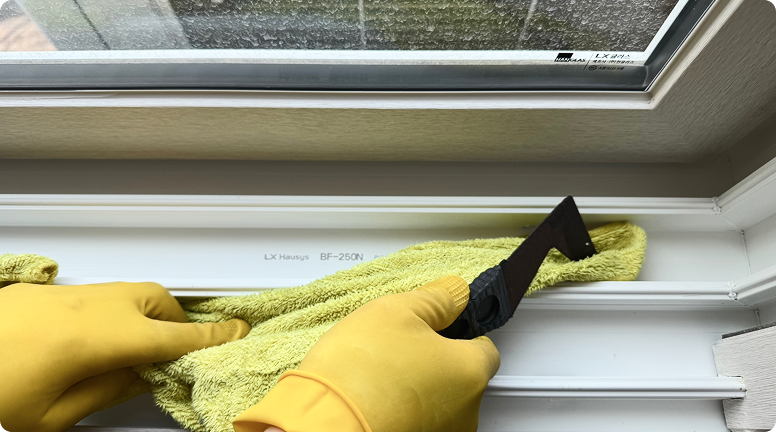 창틀 먼지제거